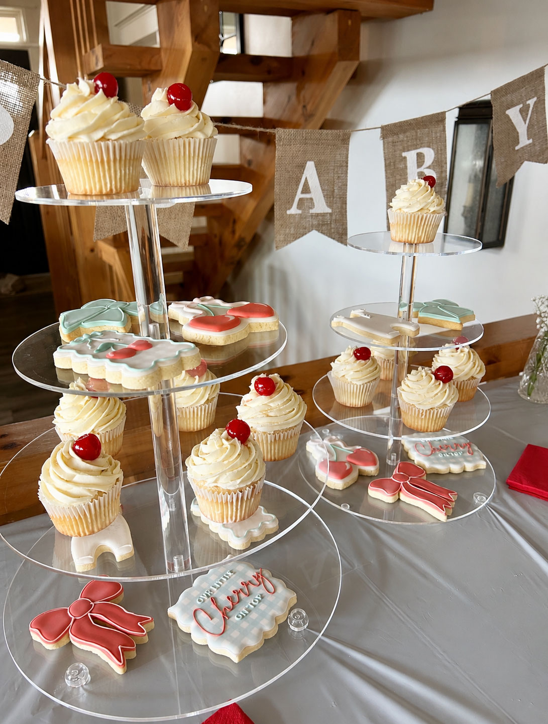 DessertStand-Cupcakes-Low